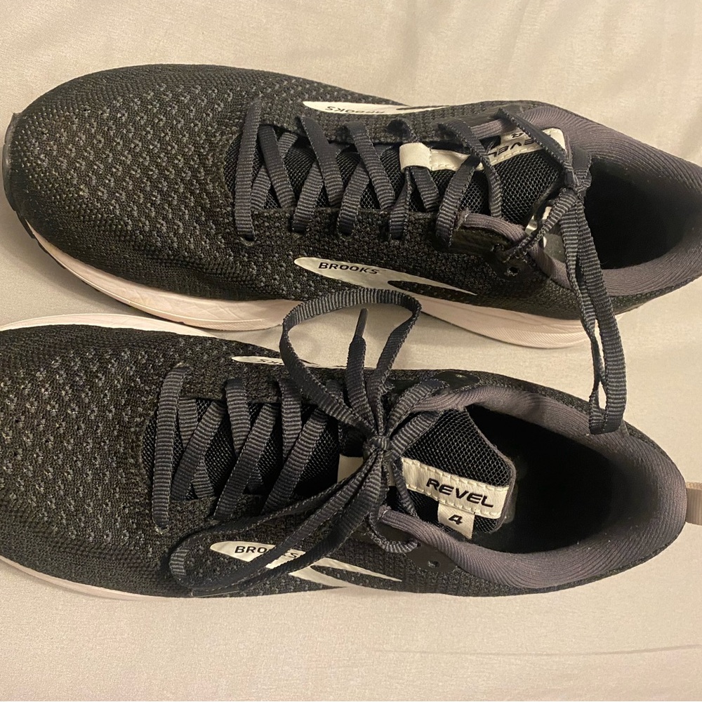 Women’s Brooks Revel 4